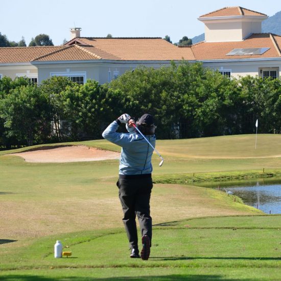 Quais são os equipamentos para jogar golfe? – Costão Golf Club